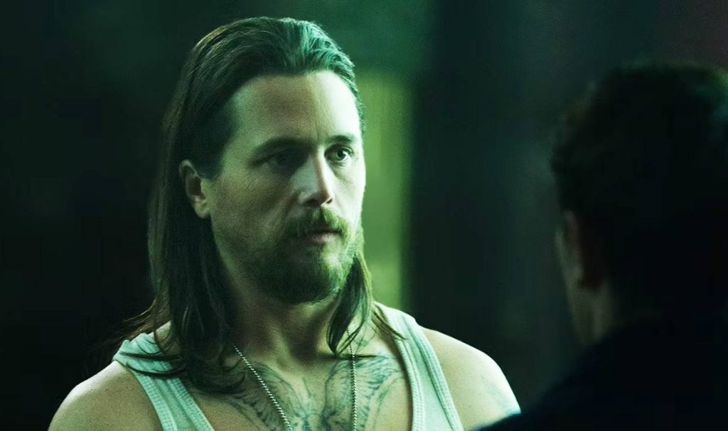 Ben Robson interpreta Frankie Scott