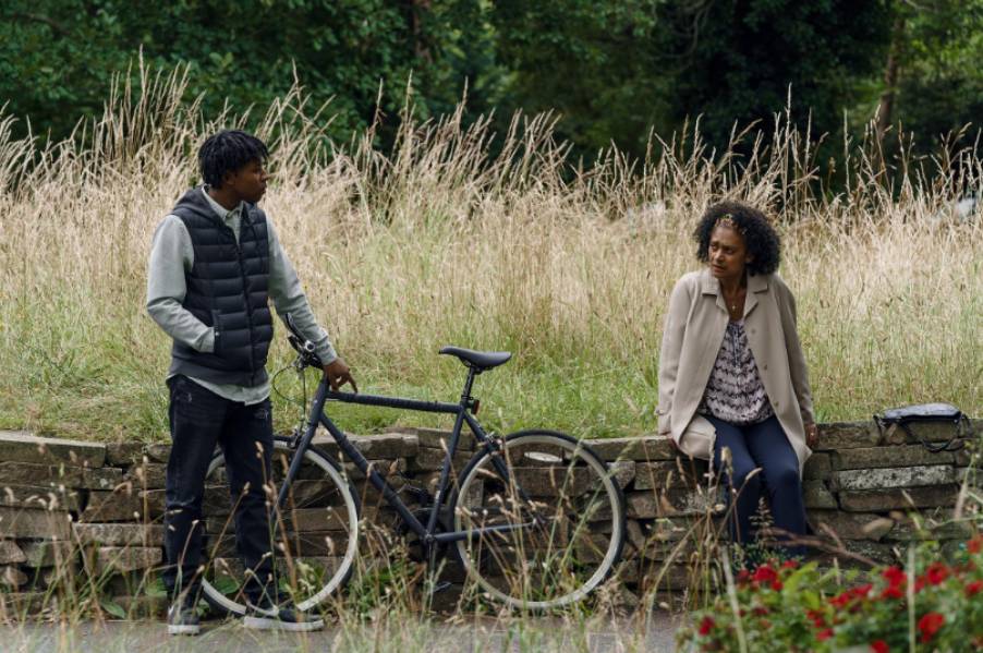 Uma teia de intrigas e mistérios