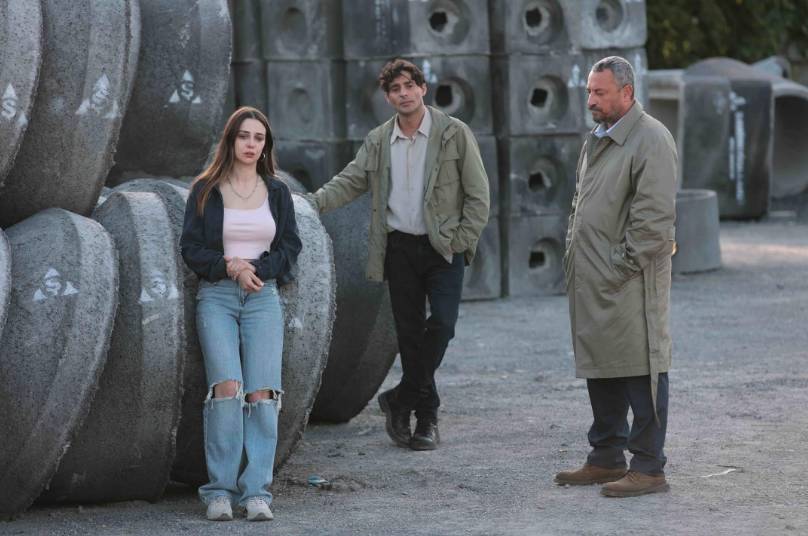 Gaddar - Uma misteriosa rede de intrigas