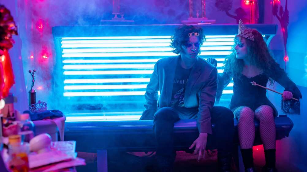 Uma jornada monstruosamente divertida pelos anos 80