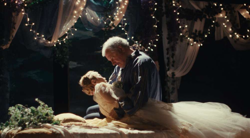 Assista o filme Ghostlight online no YouCine