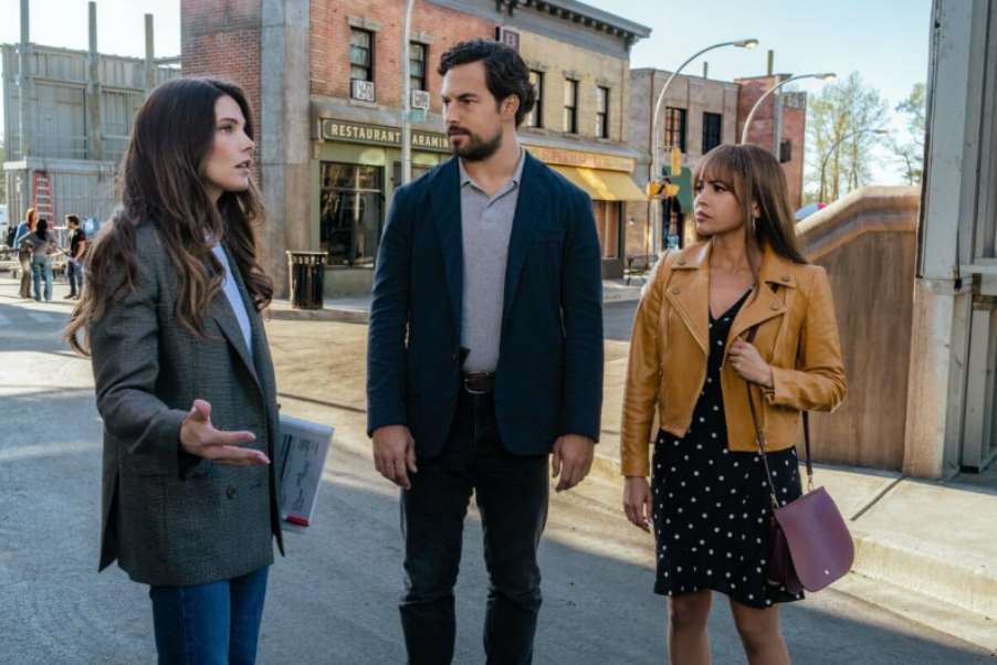 Assista a série Wild Cards de graça no YouCine!